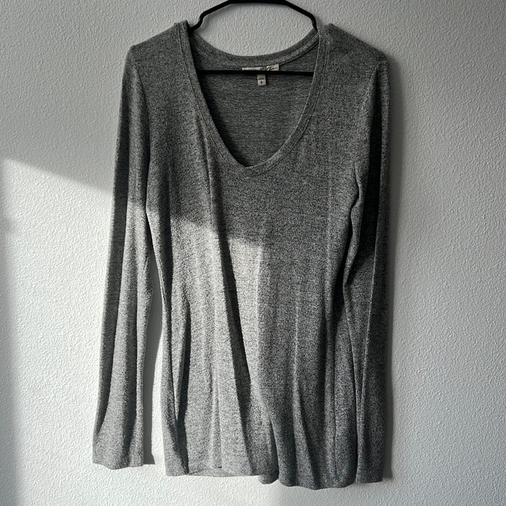 Long sleeve knit top